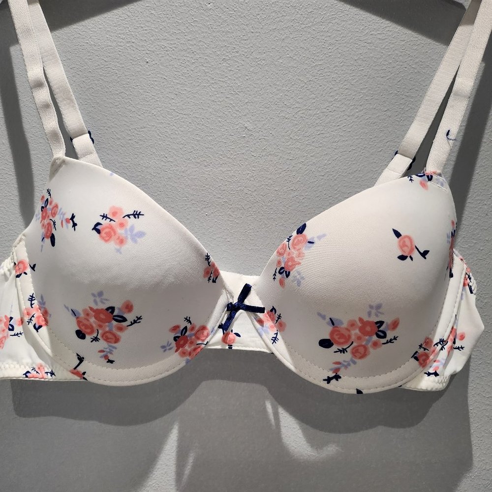 34A NWOT White Flower Petal T- Shirt Microfibre Bra